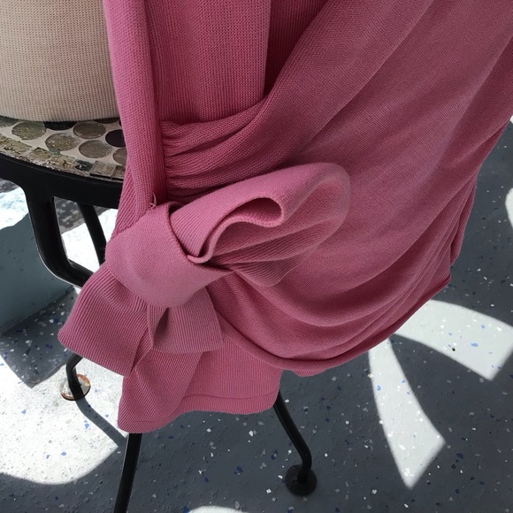 Valentino Sleeveless Sweet Pink Deep Plunge V-Neck Top with Bow Accent - Picture 9 of 11